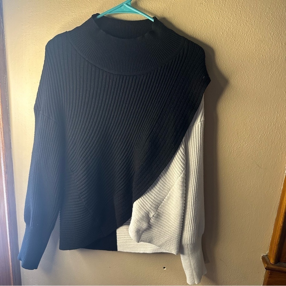 Womens EXPRESS black And White Long Sleeve Sweater